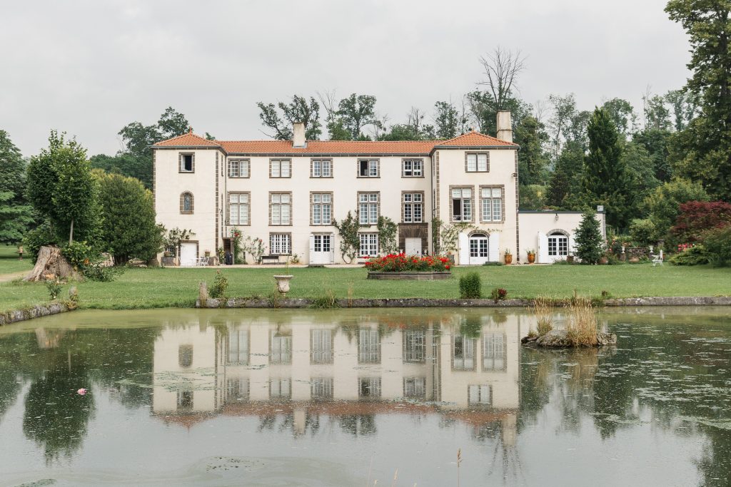 Château de Féligonde mariage façade reflet étang Sayat